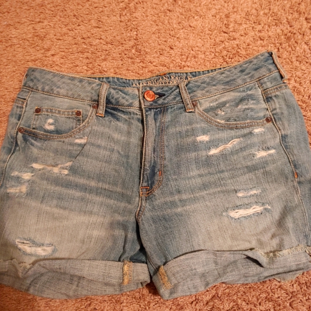American eagle boy midi shorts.